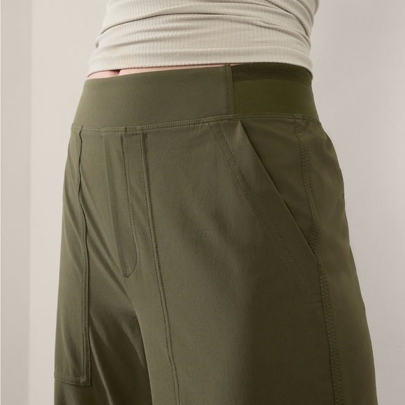 NWT Brooklyn Heights Aspen Olive Cargo Pant Size 10. - Picture 5 of 8